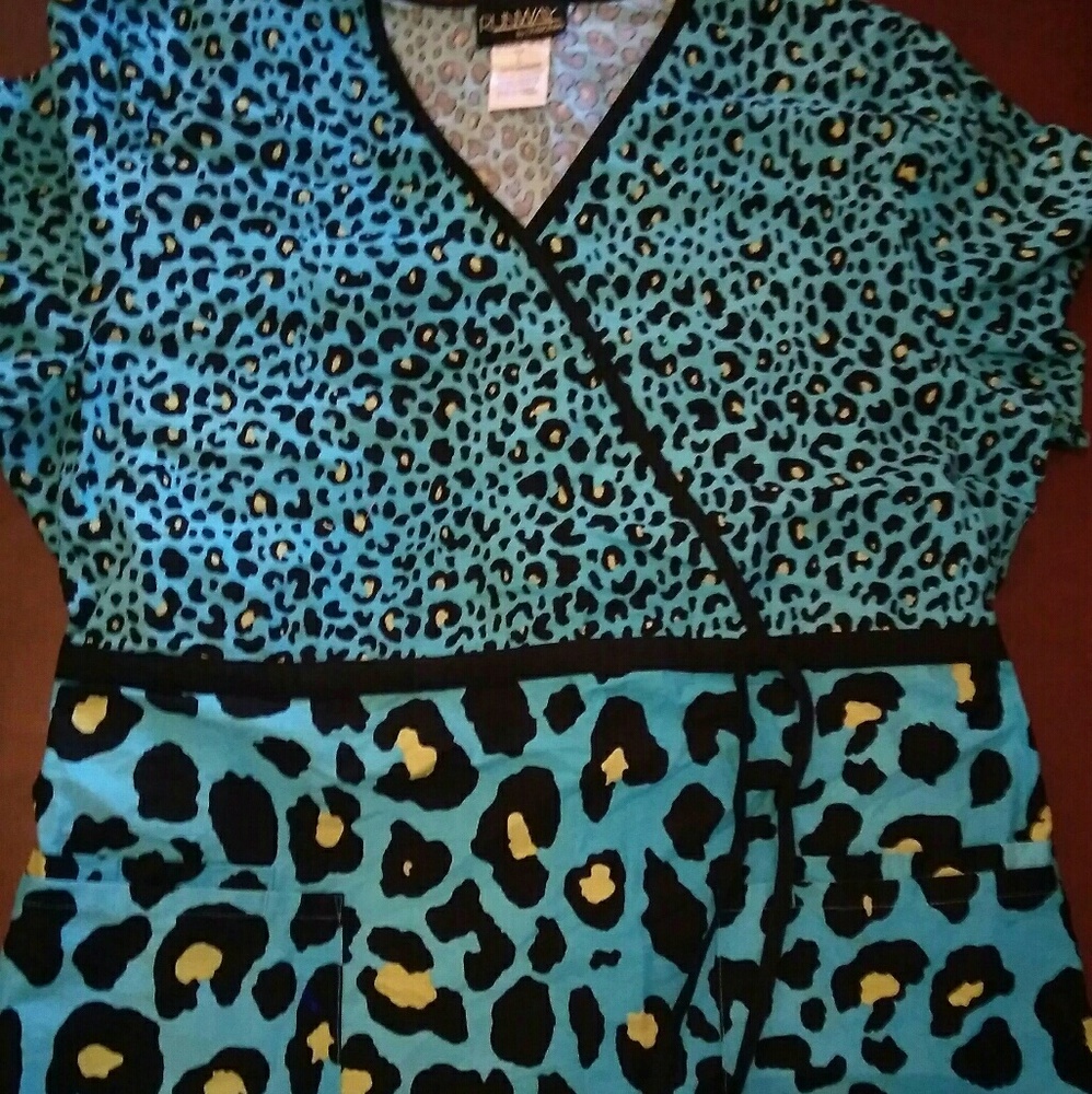 SCRUB TOP - Picture 3 of 4